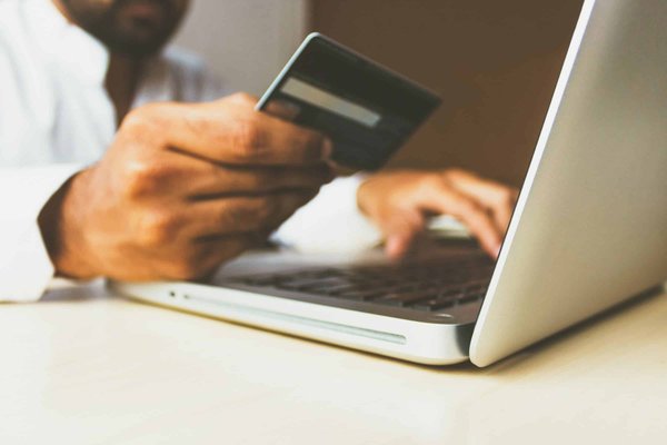 What Are the Essential Features for Building a Secure Online Payment Gateway for UK E-commerce?